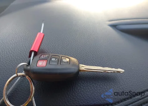 2018 Toyota Highlander Le Plus из США, поврежденный, VIN 5TDZZRFH9JS240550